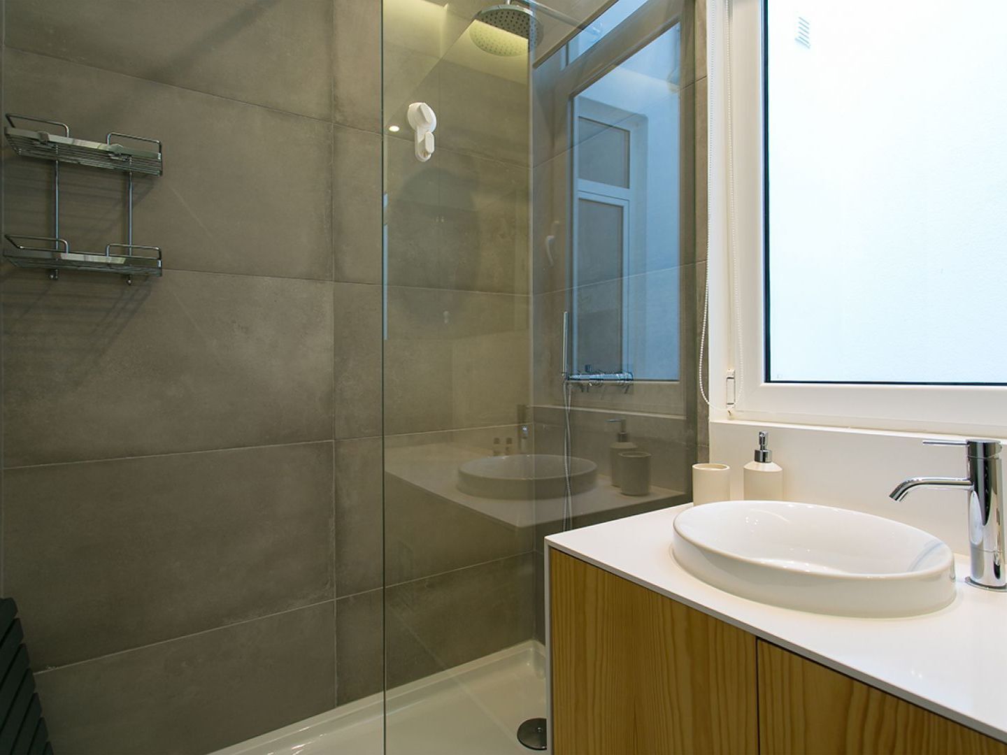 Altido Elegant Deluxe & Altido Luxurious 3-bedroom Apt With Terrace In Intendente Lissabon